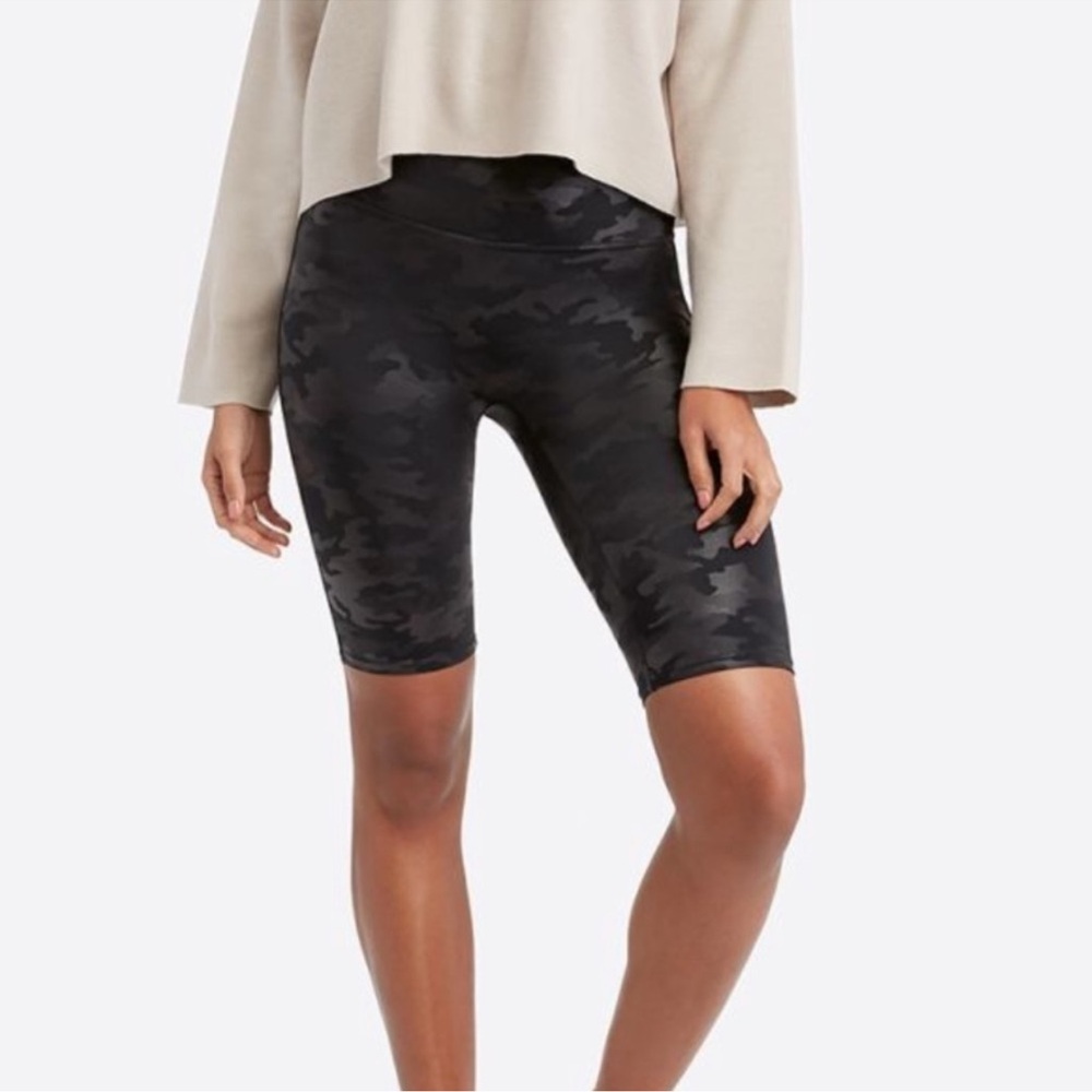 Spanx | Faux Leather‎ Bike Short Matte Black Camo Sz L